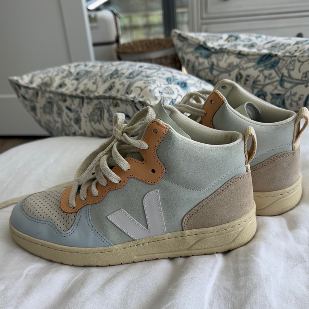 Veja Pastel High-Top Sneakers! Worn once, ships today - Picture 2 of 6